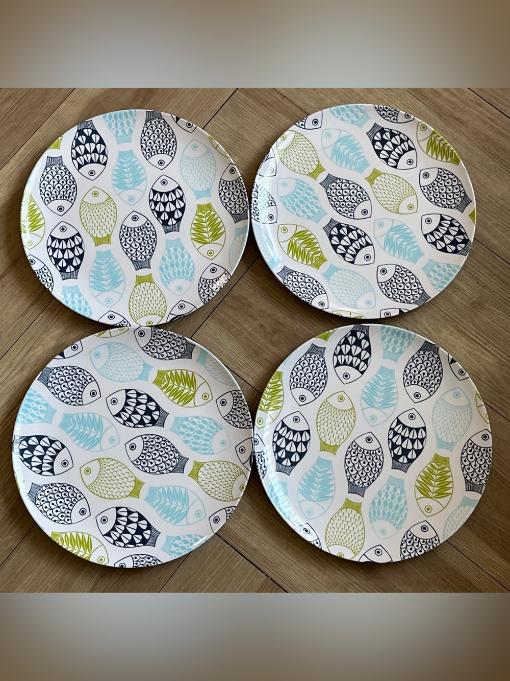 (4) Crate and Barrel Fish Theme Melamine Dinner Plates Nautical Summer Barbecue